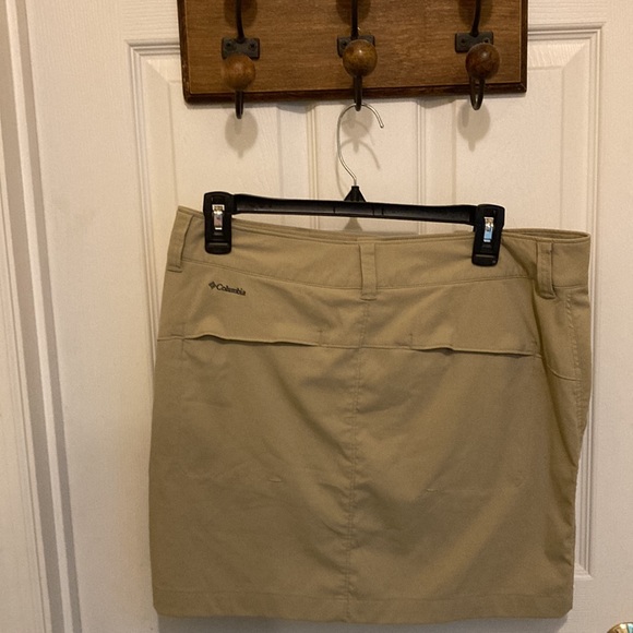 Womens Columbia Skort - Picture 2 of 4